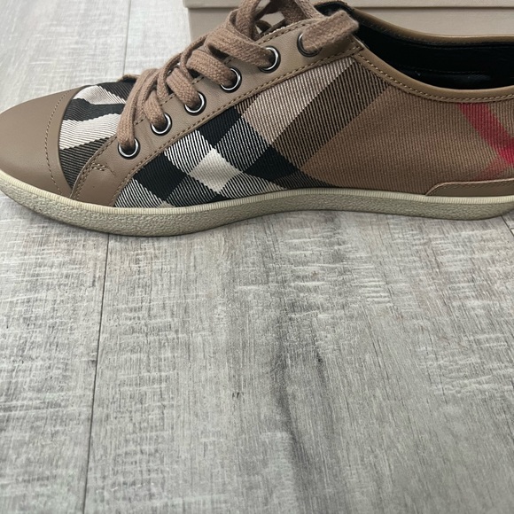 Burberry sneakers. Used in good condition. Comes with box and dust bag. - Picture 4 of 5